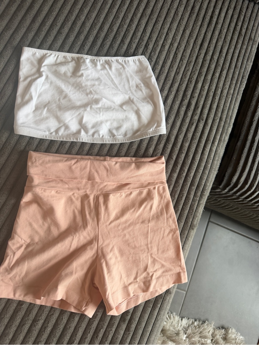 Women's Peach High-Waist Stretch Shorts - White Bandeau Included